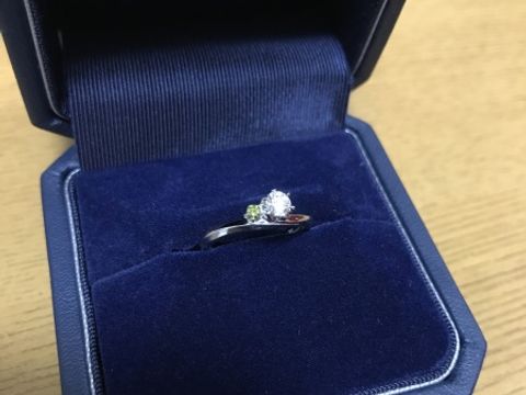 【銀座ダイヤモンドシライシの口コミ】 比べてみた時にカットの違いでこんなに輝きが変わるというのに驚ろき、同…