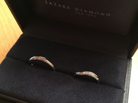 【ラザール ダイヤモンド(LAZARE DIAMOND)の口コミ】 指輪のデザインが指に馴染みやすく、男性女性共にねじれが入っていておし…