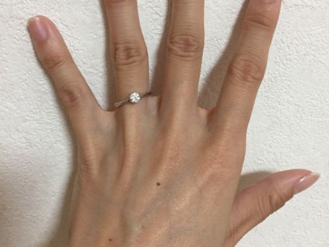 【銀座ダイヤモンドシライシの口コミ】 デザインがとても繊細で、ウェーブがとてもキレイなところが気に入りまし…