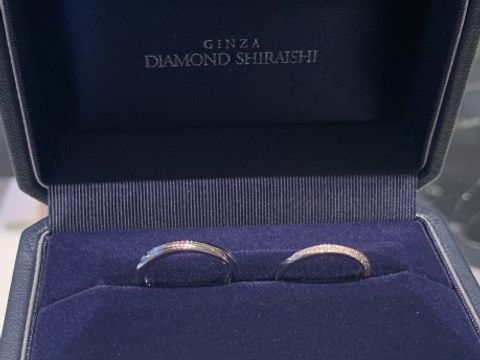 【銀座ダイヤモンドシライシの口コミ】 いろんなデザインの指輪を試着してみて、ブーケという種類が一番自分たち…