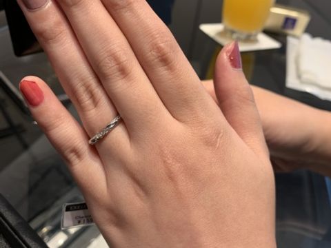 【エクセルコダイヤモンド(EXELCO DIAMOND)の口コミ】 ほかのお店のものもいくつも見たのですが、ダイヤモンドの輝きが群を抜い…