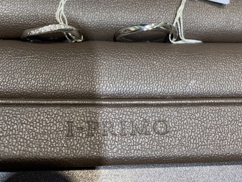 【アイプリモ(I-PRIMO)の口コミ】 私の指には少し太めのリングだったので、指輪の存在感があって豪華な感じ…