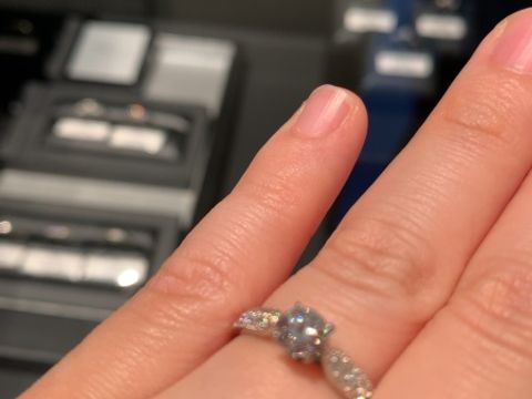 【エクセルコダイヤモンド(EXELCO DIAMOND)の口コミ】 ハーフエタニティは、メインのダイヤモンドはもちろんのこと、周りの小さ…