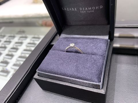 【ラザール ダイヤモンド(LAZARE DIAMOND)の口コミ】 いろんなタイプの指輪があり、その中で試着したところ一番自分のタイプの…