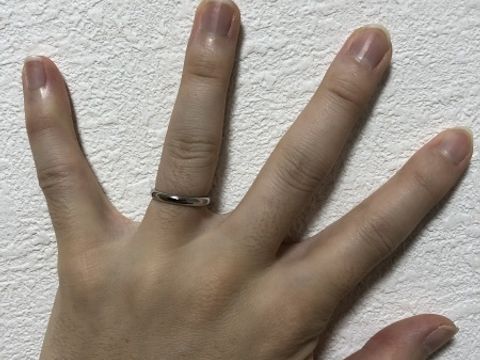 【銀座ダイヤモンドシライシの口コミ】 ウェーブだったり、ひねりが入っていたりするリングは嫌で、ストレートで…