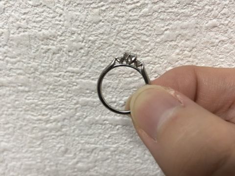 【銀座ダイヤモンドシライシの口コミ】 彼女がダイヤ1粒のタイプより、3つ並んだタイプのが良いと言っていたので…