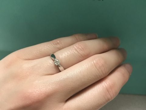 【ティファニー(Tiffany & Co.)の口コミ】 婚約指輪を日常使いしたかった‼︎爪が気にならないタイプでプラチナ部分も…