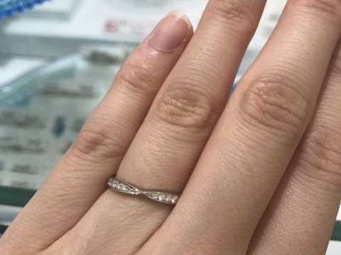 【EYE JEWELRY UMAKI(アイジュエリー ウマキ)の口コミ】 某ブランドの人気デザインによく似ている。プラチナでダイヤモンドも大き…