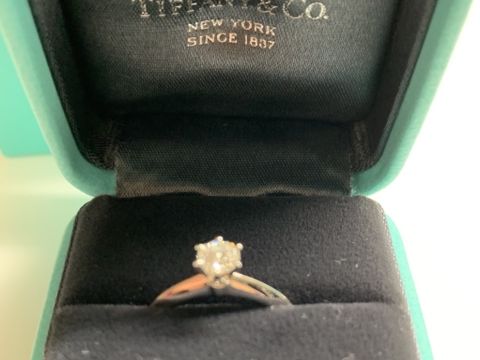 【ティファニー(Tiffany & Co.)の口コミ】 婚約指輪はティファニーがいいなとずっと思ってたので、ティファニー以外…