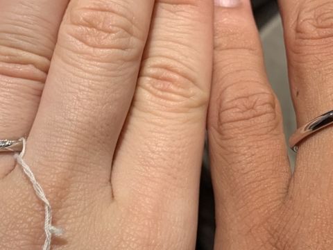 【銀座ダイヤモンドシライシの口コミ】 ウェーブの流れるようなダイヤモンドの配置が素敵だと思いました。大手の…