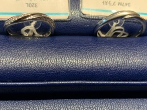 【銀座ダイヤモンドシライシの口コミ】 約300種類とデザインが豊富なところです。初めて結婚指輪を見に行った最初…