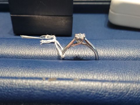 【銀座ダイヤモンドシライシの口コミ】 ダイヤを置く台の高さが高い方がダイヤがキレイに見えると教えていただき…