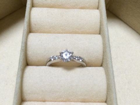 【アイプリモ(I-PRIMO)の口コミ】 色々なデザインがあるのでかなり迷いましたが、こちらのデザインは横の小…