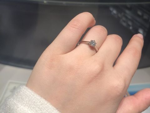 【銀座ダイヤモンドシライシの口コミ】 素敵なデザインが沢山ありましたが、私が気に入った4つのうち、彼も特に気…