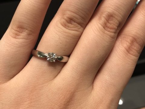 【ティファニー(Tiffany & Co.)の口コミ】 種類はあまりありませんが、その分、婚約指輪をしていて「あ、ティファニ…