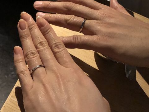 【4℃ BRIDAL(ヨンドシーブライダル)の口コミ】 ストレートタイプのデザインが指にはめた時に自分に合っていたのでシンプ…