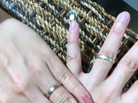【杢目金屋(もくめがねや)の口コミ】 色の違う金属を選んで組み合わせて職人さんが一本一本指輪のベースを作っ…