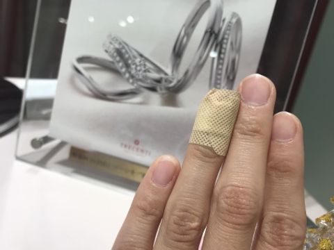 【TRECENTI(トレセンテ)の口コミ】 指が綺麗に見えるデザインで最初に見たときビビッときました。
色々店舗を…