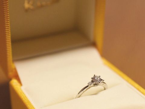 【ケイウノ ブライダル(K.UNO BRIDAL)の口コミ】 母のダイヤをリメイクし、婚約指輪にしました。
私たちのこれまでのエピソ…