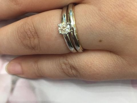 【バーニーズニューヨーク(BARNEYS NEW YORK)の口コミ】 デザインはシンプルで、日頃から付けやすいデザインでした。ダイヤがすご…