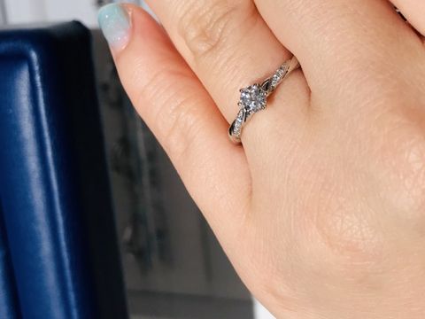 【銀座ダイヤモンドシライシの口コミ】 全体的に捻ったデザインが珍しかったです。スタイリッシュよりはフェミニ…