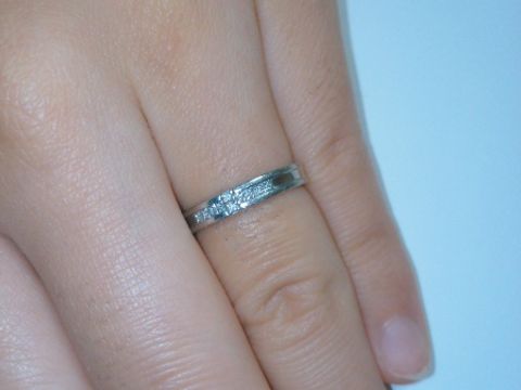 【ジュエリーツツミ(JEWELRY TSUTSUMI)の口コミ】 お互い仕事中も付けるので、装飾の少な目でシンプルな物にしようと２人で…