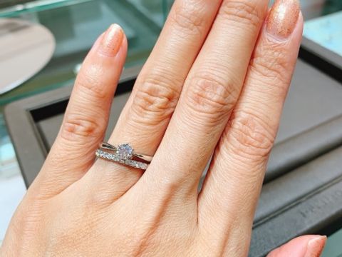 【アイプリモ(I-PRIMO)の口コミ】 婚約指輪は６本爪のソリティアがイイなと思っていたので、ネットで見て伺…