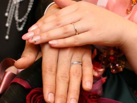 【ティファニー(Tiffany & Co.)の口コミ】 指輪をつけた時のつけ心地の良さと指を長く見せてくれるV字のデザインに一…