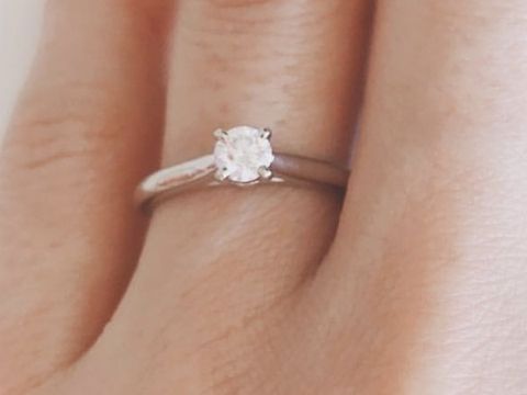【カルティエ(Cartier)の口コミ】 一番シンプルでザ・婚約指輪というかんじの形でした。
どこに付けていって…