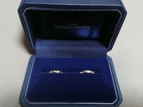 【銀座ダイヤモンドシライシの口コミ】 夫とデザインがほぼ一緒のものがよかったので、これになりました。メレダ…