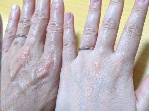 【銀座ダイヤモンドシライシの口コミ】 婚約指輪との重ね付けをしたいと考えていたので、シンプルなデザインの指…