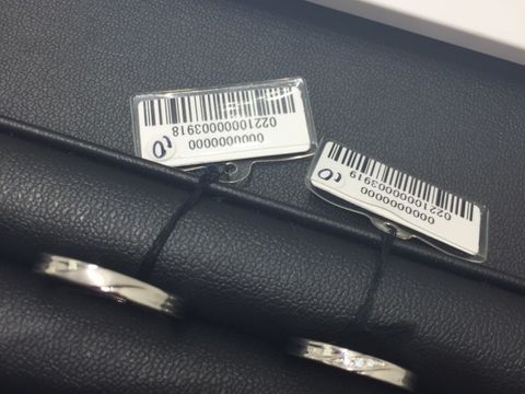 【エクセルコダイヤモンド(EXELCO DIAMOND)の口コミ】 シンプル系でも、少し遊びのあるデザインを探していました。同じ形状でも…