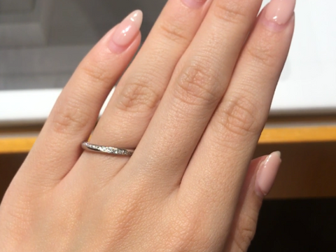 【銀座ダイヤモンドシライシの口コミ】 婚約指輪をこちらのブーケとゆうシリーズで、購入したのでセットリングが1…