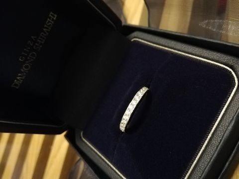 【銀座ダイヤモンドシライシの口コミ】 婚約指輪のイメージとしては一粒ダイヤのものを考えていましたが、周りか…