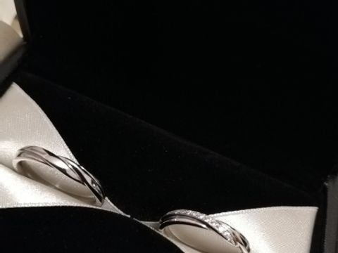 【エクセルコダイヤモンド(EXELCO DIAMOND)の口コミ】 デザインはたくさんあり、悩みました。自分の指と、旦那さんの指に合うも…