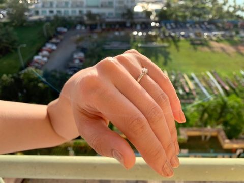 【銀座ダイヤモンドシライシの口コミ】 華奢な指輪が好きで、繊細なラインのものを探していました。周りにぐるぐ…