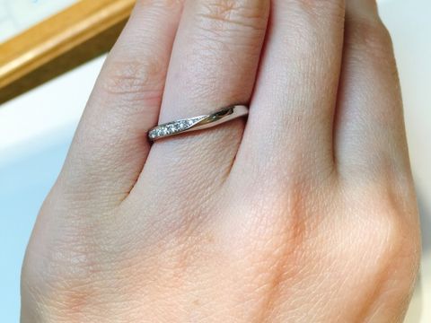 【ROYAL ASSCHER(ロイヤル・アッシャー)の口コミ】 ダイアモンドの輝きが素晴らしい。ダイアモンドなしのシンプルなものを探…