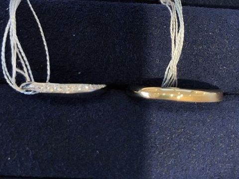 【BIJOUPIKO(ビジュピコ)の口コミ】 女性の方の指輪はダイヤモンドが沢山付いており、キラキラしたデザインで…