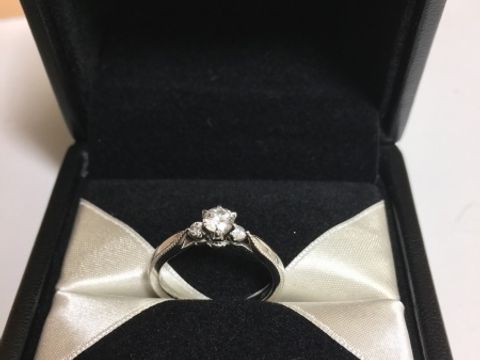 【エクセルコダイヤモンド(EXELCO DIAMOND)の口コミ】 上からのデザインも勿論ですが、何より横から見たときのデザインがとって…