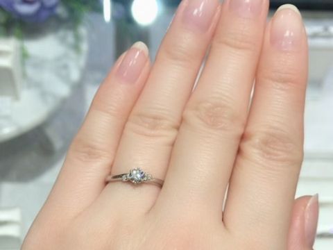 【ヴァンドーム青山(VENDOME AOYAMA)の口コミ】 ウエーブがしっかりしているので指をスッキリと見せてくれそうなデザイン…