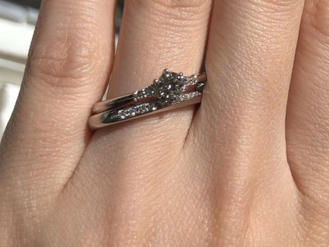 【アイプリモ(I-PRIMO)の口コミ】 結婚指輪と婚約指輪の両方の購入を検討していた為、セットで着用させて頂…