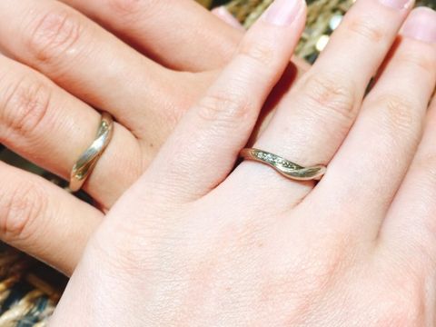 【杢目金屋(もくめがねや)の口コミ】 指の形にぴったりフィットするリングです。木目も綺麗に見えており、デザ…