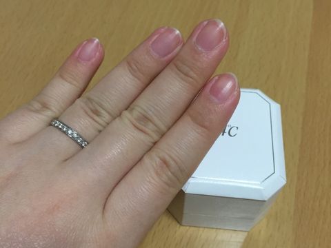 【4℃ BRIDAL(ヨンドシーブライダル)の口コミ】 婚約指輪だからといって、大粒ダイヤがひとつ付いているデザインは、色々…