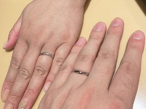 【Disney Cinderella(ディズニー シンデレラ)の口コミ】 形はウェーブでダイヤが斜めについているのが良かったので希望通りの形で…