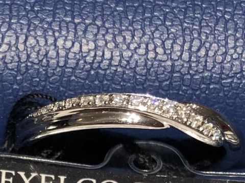 【エクセルコダイヤモンド(EXELCO DIAMOND)の口コミ】 たくさんのダイヤモンドが並んでいるデザインなので、指先を華やかにして…