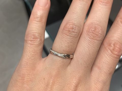 【エクセルコダイヤモンド(EXELCO DIAMOND)の口コミ】 よくあるデザインのように思えますが、つけてみると華奢すぎず、主張しす…