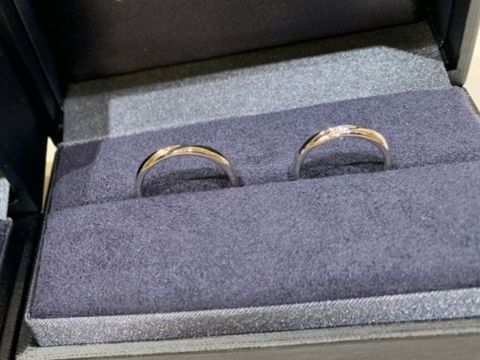 【ラザール ダイヤモンド(LAZARE DIAMOND)の口コミ】 着け心地の滑らかさ、指なじみを重視しました。
彼が普段アクセサリーを着…