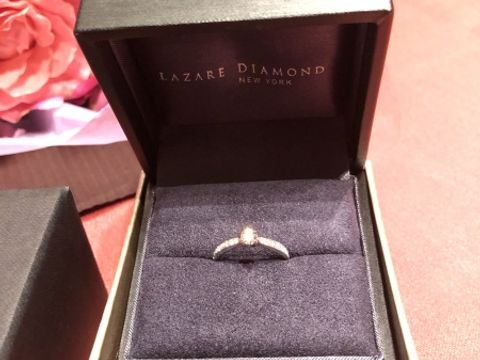 【ラザール ダイヤモンド(LAZARE DIAMOND)の口コミ】 プロポーズのプレゼントでいただきました。ジュエリーで有名なお店をたく…