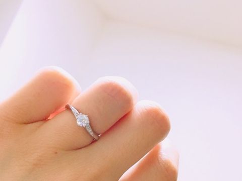 【ジュエリーツツミ(JEWELRY TSUTSUMI)の口コミ】 元々は一粒ダイヤのシンプルなエンゲージを買おうと見て回っていたのです…