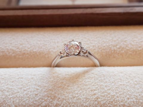 【PORTADA(ポルターダ)の口コミ】 ストレートデザインで、重ね付けをしたかった。
その事を、店員さんに相談…